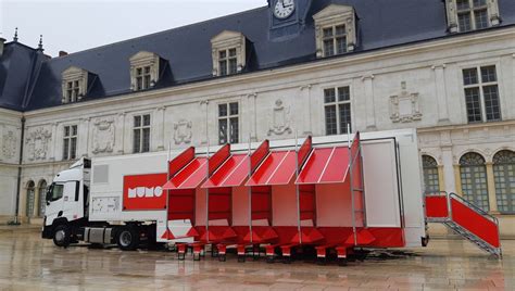 Le Musée Itinérant Dart Contemporain Fait étape à Meslay Du Maine Pour Plusieurs Jours France