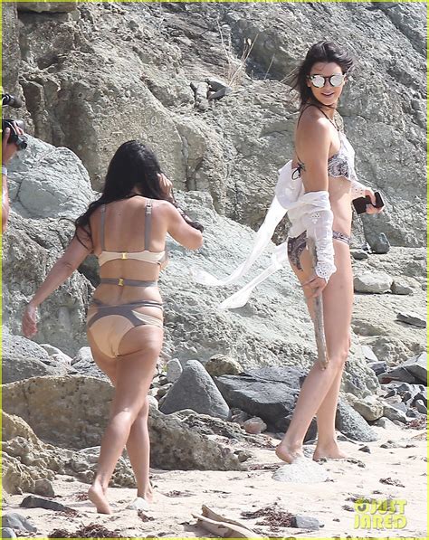 Kourtney Kardashian Kendall Jenner Pose For Bikini Pics Photo