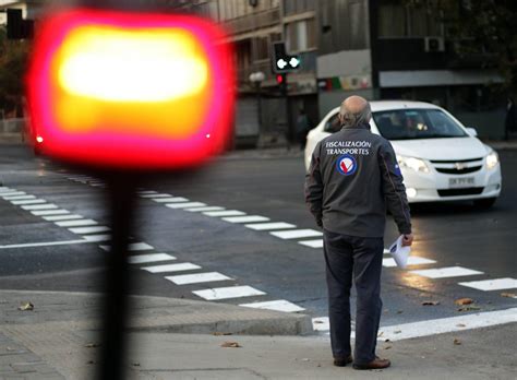 Informándote diariamente de la restricción vehicular. Restricción Vehicular en Santiago: ¿Cuándo empieza y ...