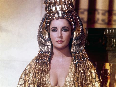 The Secrets Behind Elizabeth Taylors Golden Dress In Cleopatra Vogue France Vlrengbr