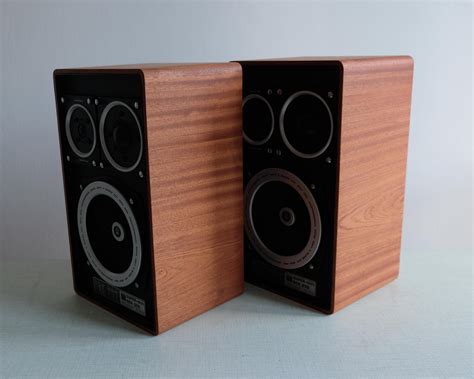 Marcin zaborski wraca do upalnego lata 1939 roku. Grundig box 650 prof mahogany (mahoń) by Marcin Zaborski ...