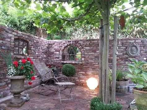 Diese arten von gartenmauern eignen sich vorwiegend für modern gestaltete gärten und harmonieren gut mit werkstoffen wie holz, stahl und plexiglas. Pin von Desmondo.de auf garten | Steinmauer garten, Garten ...
