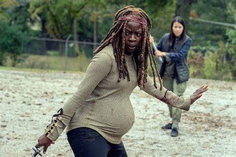 Why Sunday S The Walking Dead Showed Michonne Pregnant But Not Go Into Labor Business Insider