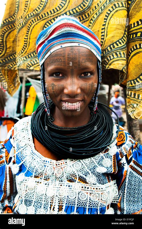 A Beautiful Tattooed Peul Woman From Northern Benin Stock Photo Alamy