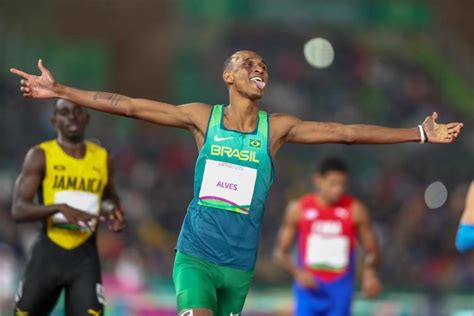 May 29, 2021 · he outpaced brazil's alison dos santos (47.57), who finished second with british virgin islands's kyron mcmaster (47.82) taking third position. Alison dos Santos conquista ouro nos 400 m com barreiras ...