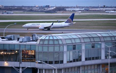 United Gives 10000 Travel Voucher To ‘bumped Passenger