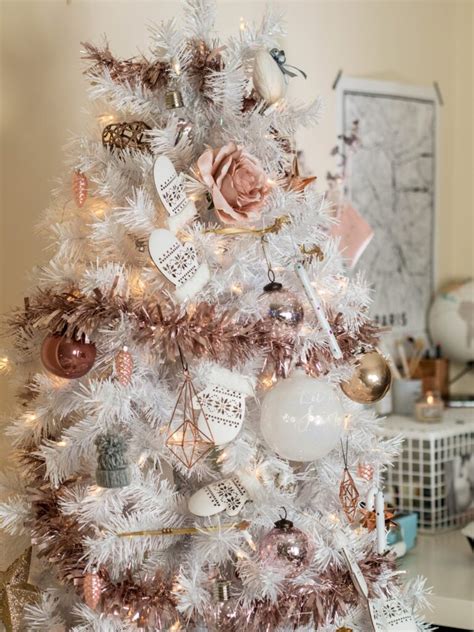 Decorate my christmas tree with me! White Christmas Tree with stylish rose gold and pink decorations. - Don't Cramp My Style