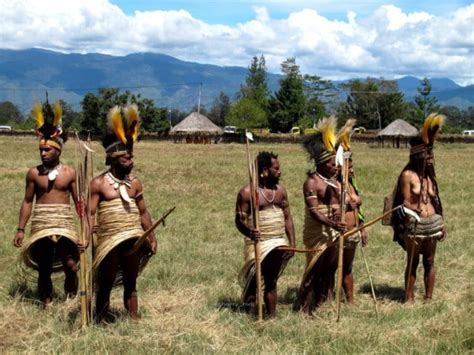Mengenal Pakaian Tradisional Papua Sali Yokal Dan Koteka Tanah Airku