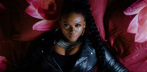 One of what we have in common is that we pray a that's bull crap! Nigerians react as angry Waje vows not to spend money on ...