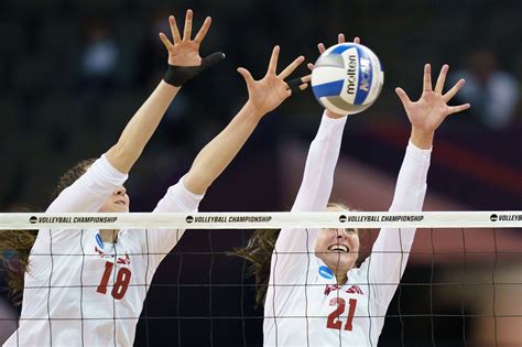 Wisconsin Volleyball A Record Six Badgers Named Avca All Americans