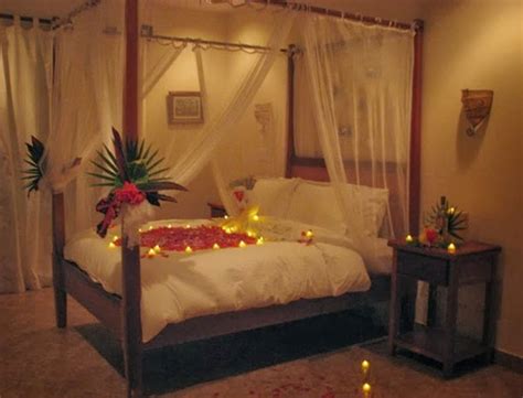 An exotic night with a traditional touch awaits you. Top 8 Wedding Room Decorations | First Night Bed Decoration