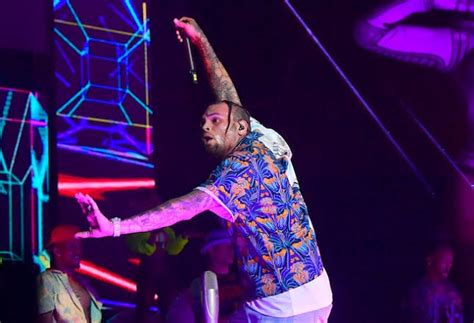 chris brown shows amazing dance moves at concert watch