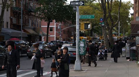 In Brooklyns Hipster Williamsburg Neighborhood Hasidic Jews Are The