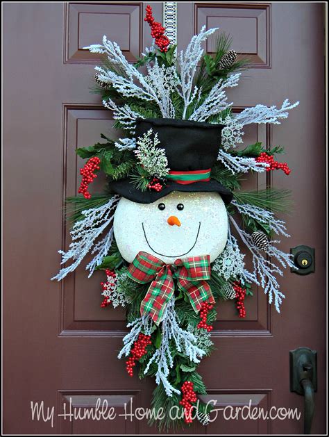 This diy snowman wreath is adorable for the winter! Tips and How To Create A Magical Snowman Wreath - My ...