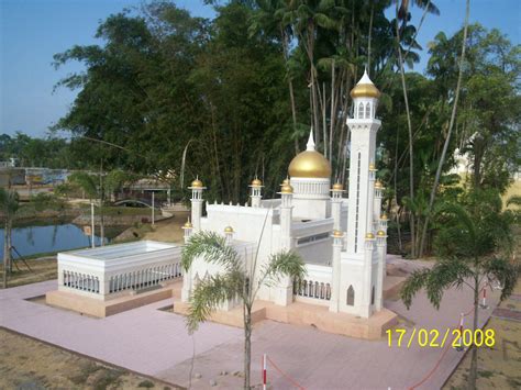 Pengajaran dari masa lalu kerajaan yang bijaksana: Tamadun Islam dan Tamadun Asia: SULTAN OMAR ALI MOSQUE, BRUNEI