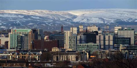 Scotland has over 790 islands, around a 100 of which are inhabited, and visiting them is a real treat. Alex and Bob`s Blue Sky Scotland: Glasgow. Metropolis and ...