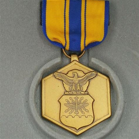 Us Air Force Commendation Medal Set In Presentation Case W Ribbon