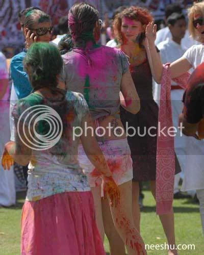 Sunnys Stuff Hot Indian Girls Playing Holi Pictures