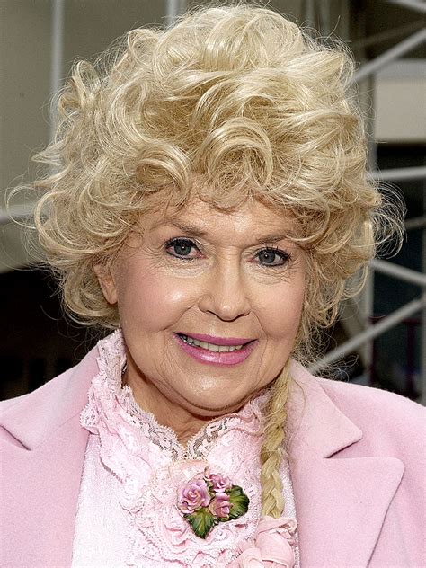 Donna Douglas Beverly Hillbillies Star Dies At 81 Death The