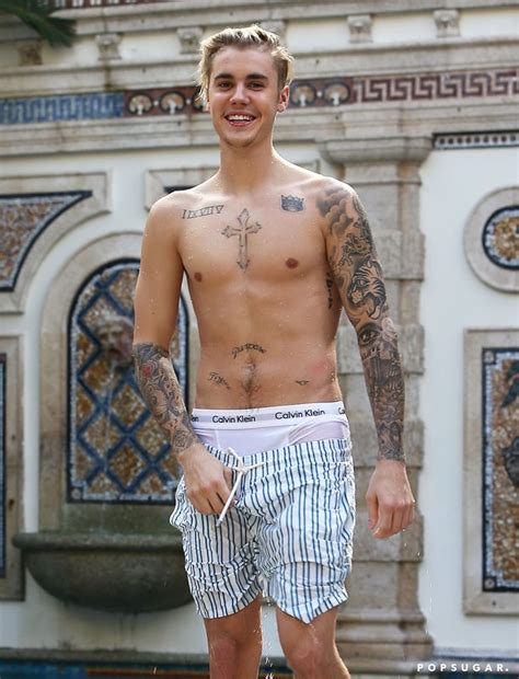 Justin Bieber Shirtless Pictures In Miami December 2015 Popsugar Celebrity Photo 1