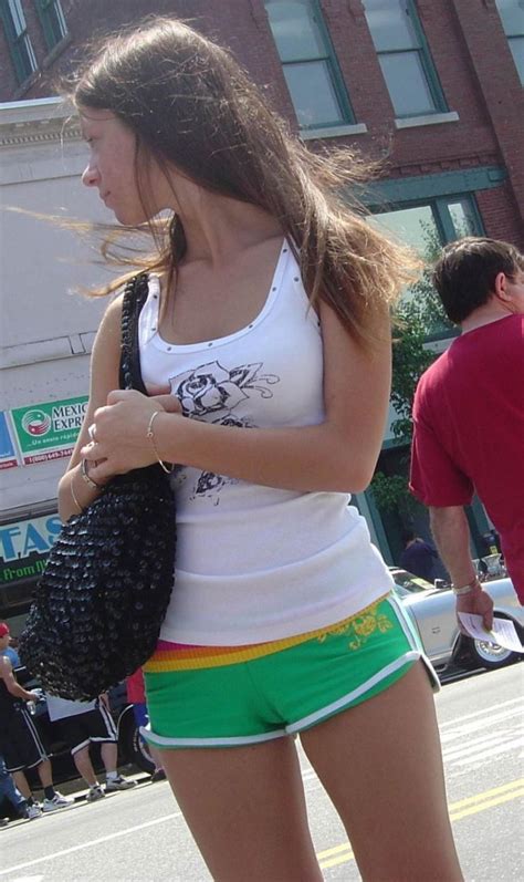 Cameltoebabes On Twitter Cameltoe In Her Green Shorts On The Street