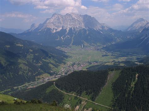 Buurlanden duitsland heeft de meeste buurlanden van alle europese landen. Bestand:Zugspitze Ehrwalder Becken HQ.jpg - Wikipedia