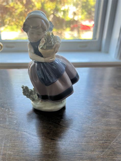 Lladro Porcelain Figurine 5223 Spring Is Here Girl With Pot Of