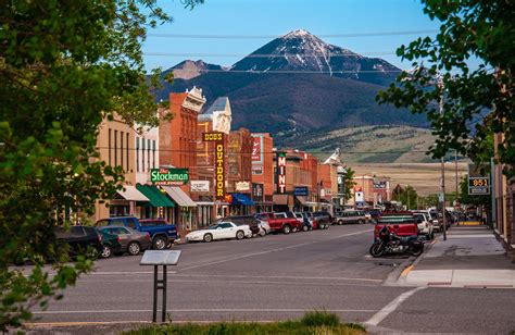 A Guide To Livingston Montana The Literary Town On The Yellowstone