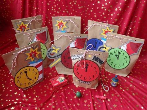 An silvester herrscht vielerorts ausnahmezustand. New Year's Eve countdown New Year's Eve calendar for Selbstbefüllen Happy new | Silvester tüten ...