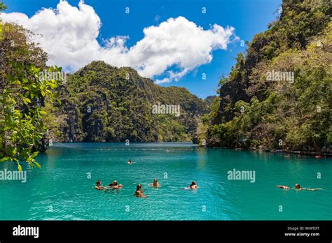 Coron Palawan Philippines April 12 2018 The Clear Waters Of Kayangan