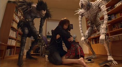 Light turner, a bright student, stumbles across a mystical notebook that has the power to kill any person whose name he writes in it. Oniwabanshū : LIVE ACTION DE DEATH NOTE