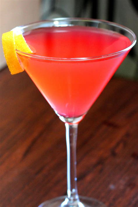 A sophisticated cocktail that's simple to make and goes down smooth. Cosmopolitan | Mix That Drink