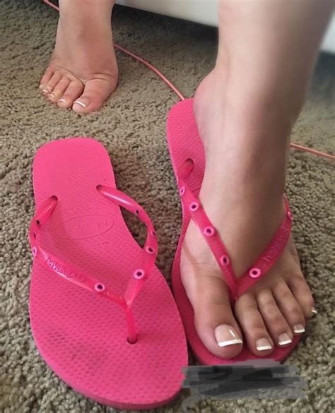 Pin By Trucking On Flip Flop F In 2020 Beautiful Toes Womens Flip