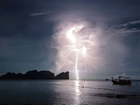 Photo Of The Day Pictures Of Lightning National Geographic Photos
