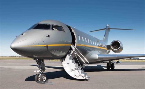 You will be able to enjoy the living and working area during your flight. Ixair réceptionne un Global Express XRS - Aerobuzz