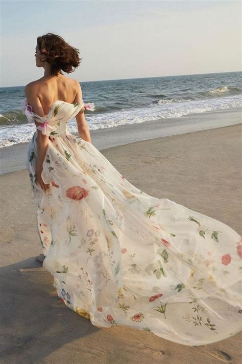 Floral Wedding Dresses 42 Magical Looks Faqs Floral Wedding Dress