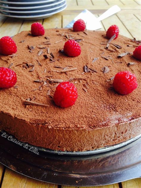 Perfect little shots of raspberry, brownie and mousse make for a brilliant combination of flavours and textures in these cute treats. Gâteau à la mousse au Chocolat {Délicieux, facile à ...