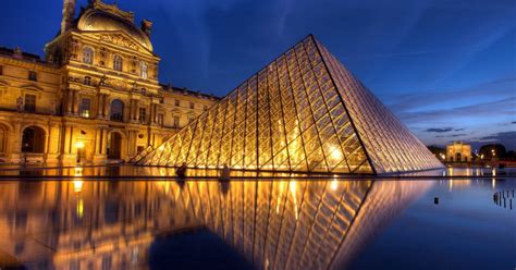 Le Grand Louvre Outlook