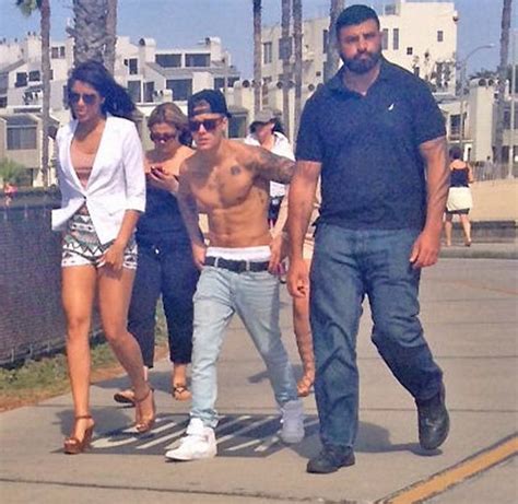 Justin Bieber Goes Topless With Girlfriend Yovanna Ventura On Beach