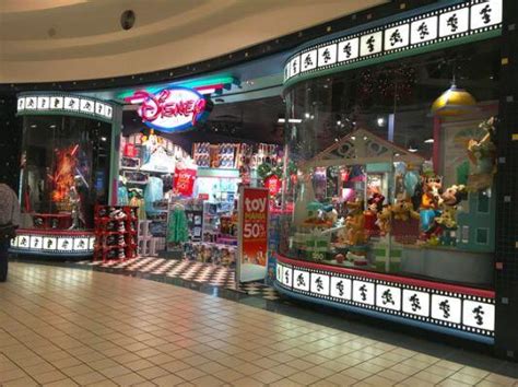 My Favorite Store When I Was Little The Disney Store Nostalgia