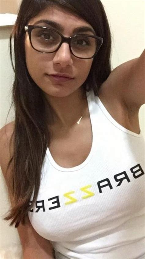 1366x768px 720p Free Download Mia Khalifa Phone Hd Phone Wallpaper