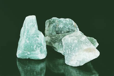Aventurine Meaning Benefits And Uses Of This Green Crystal