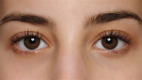 Your eye is a complex and compact structure measuring about 1 inch (2.5 centimeters) in diameter. Easily recognizing prominent eyes