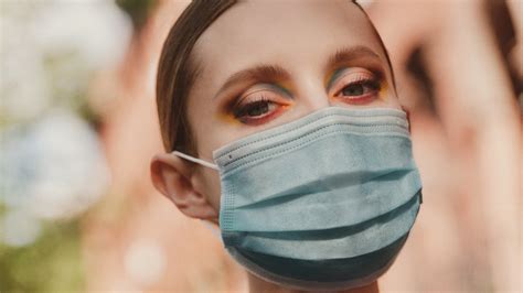 Colorful Eye Makeup Ideas To Wear With Your Face Mask In 2020 Allure