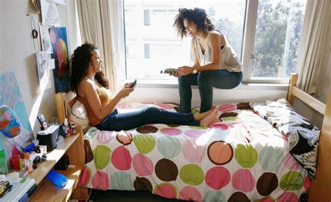 What To Do If You Hate Your College Roommate Colleges Of Distinction