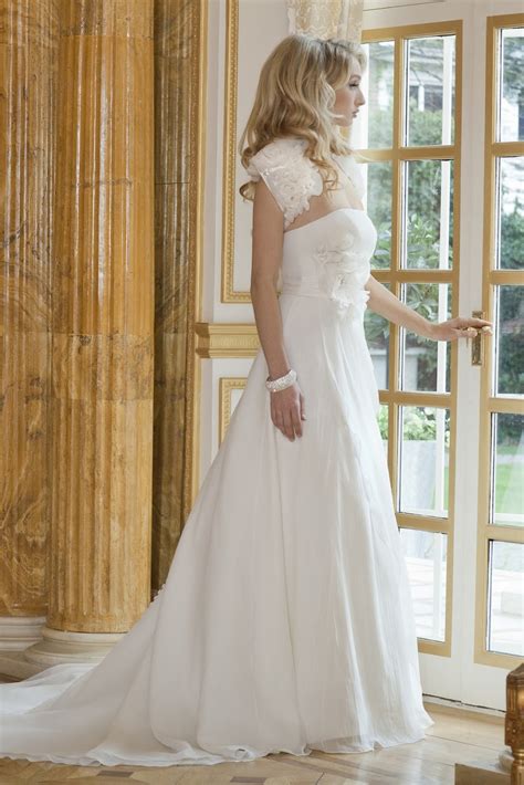 To specify your wedding dresses can be such a bargain. Bridal Dresses UK: Designer Wedding Dresses 2012 Form ...