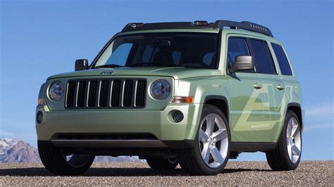 Chrysler Shows Off Jeep Patriot Ev Range Extended Suv