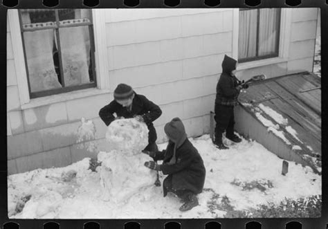23 Vintage Photos Of People Having Fun In The Snow People Having Fun