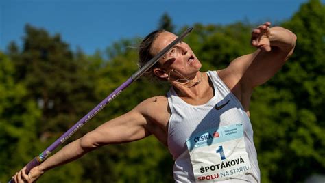 Czech republic's barbora spotakova wins gold in the women's javelin event in the olympic stadium at the london. Spotakova brilla en el primer meeting de atletismo post ...