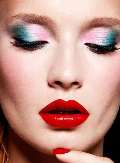 christmas themed makeup  trends  women  modern